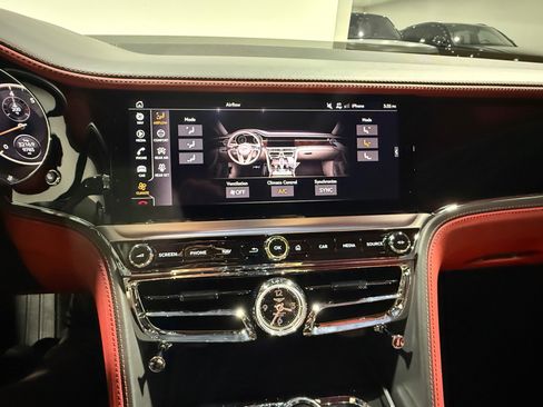 Used 2024 Bentley Flying Spur V8 AWD/4WD image 48