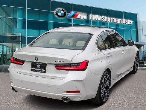 Used 2025 BMW 330i Sedan w/ Premium Package image 4