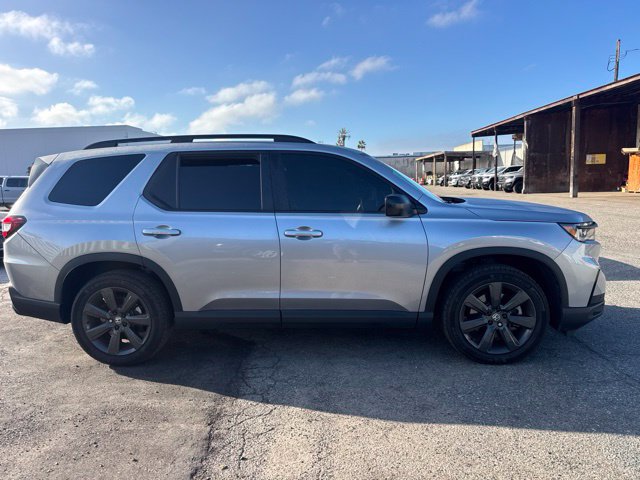 Used 2025 Honda Pilot Sport image 4