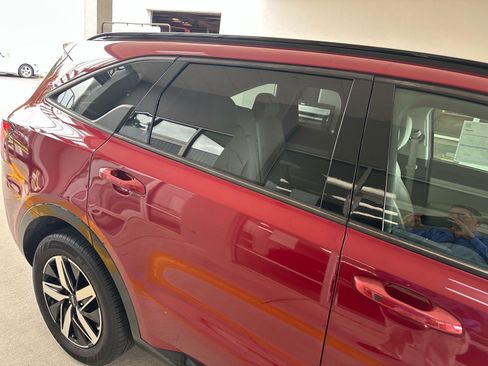 Used 2022 Kia Sorento S w/ Panoramic Sunroof Package FWD image 10