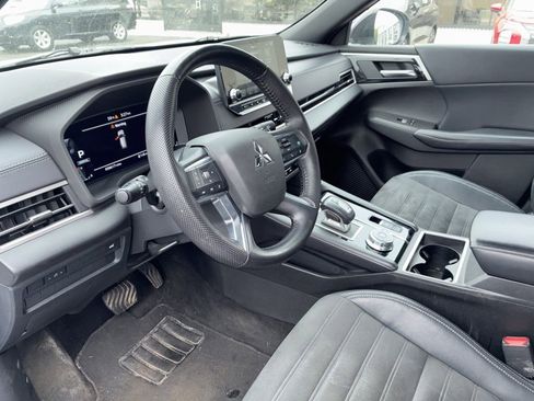 Used 2023 Mitsubishi Outlander SE FWD image 8