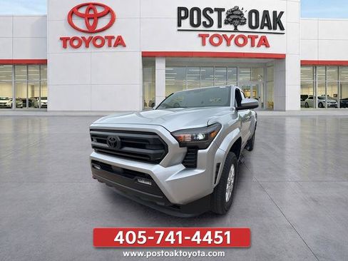 Used 2025 Toyota Tacoma SR5 AWD/4WD image 4