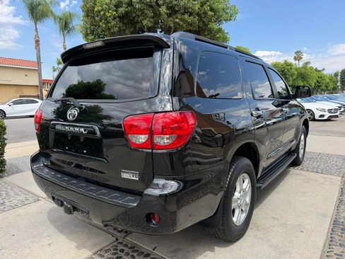 Used 2016 Toyota Sequoia SR5 w/ Premium Package RWD image 5