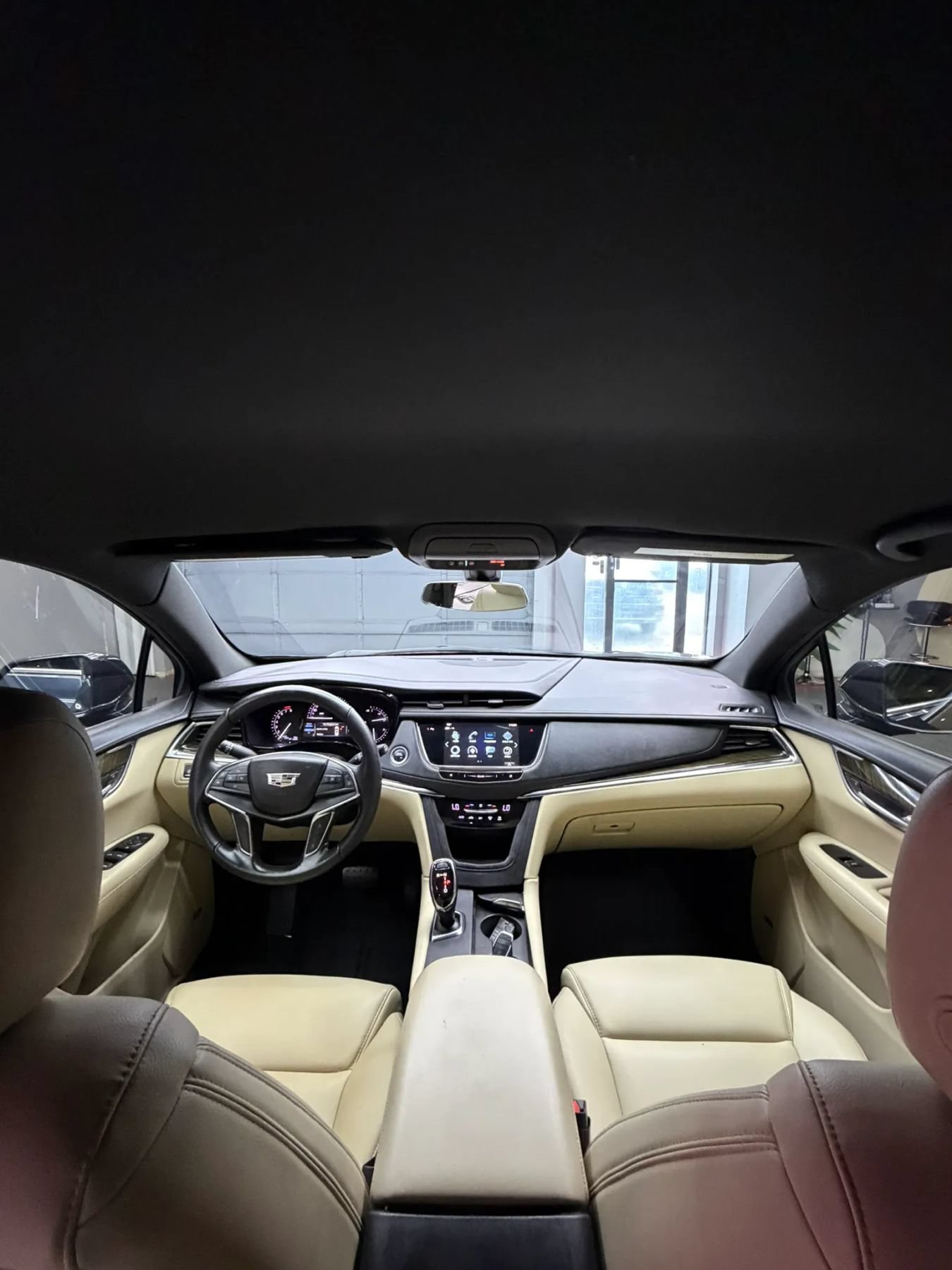Used 2019 Cadillac XT5 FWD image 28