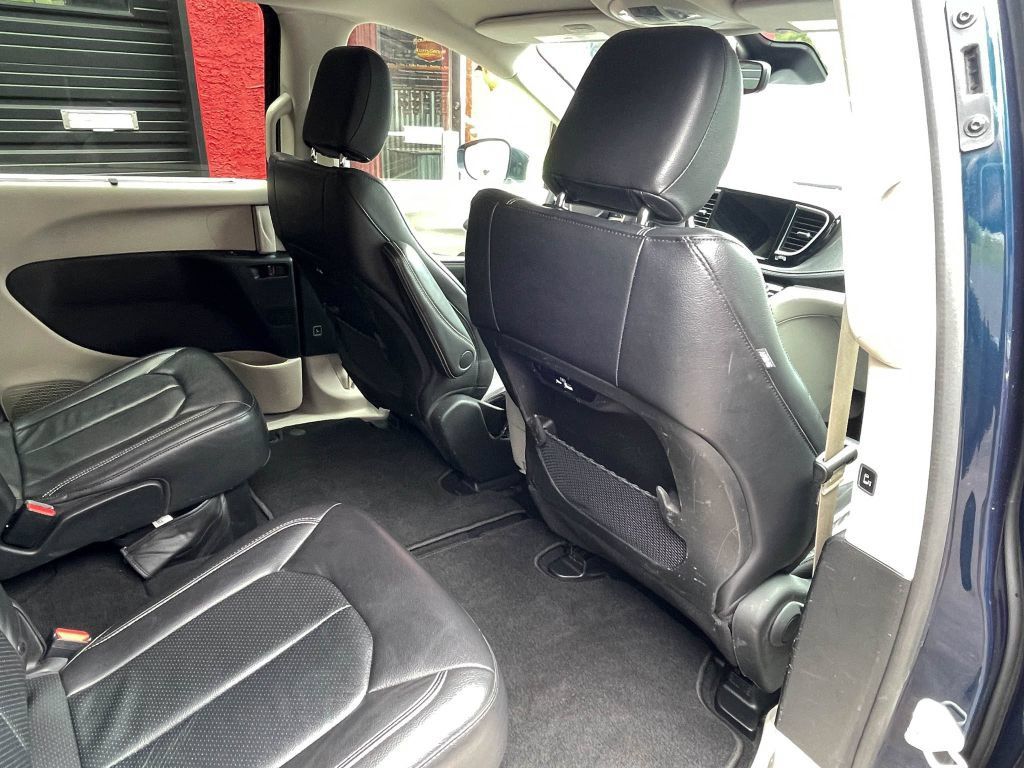 Used 2022 Chrysler Pacifica Touring-L FWD image 40