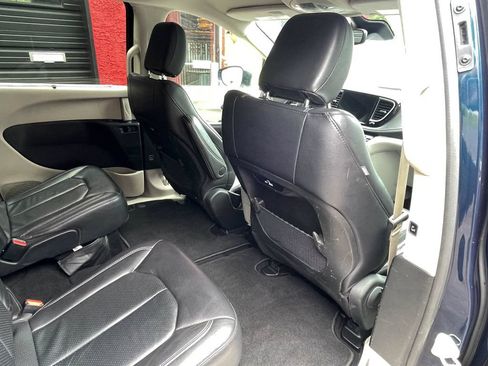 Used 2022 Chrysler Pacifica Touring-L FWD image 40