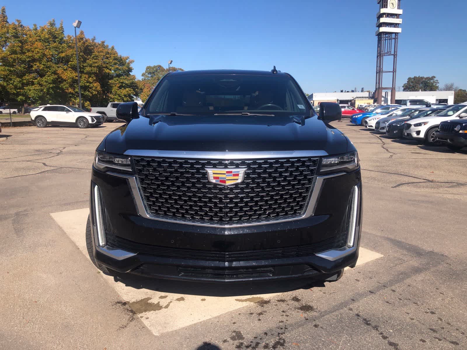 Used 2021 Cadillac Escalade Premium Luxury AWD/4WD image 2