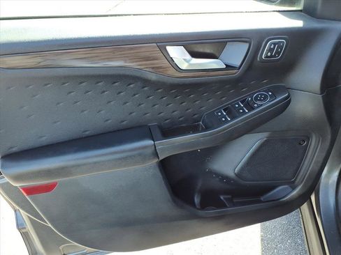 Used 2020 Ford Escape Titanium image 14