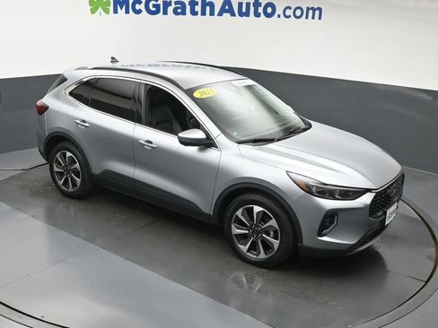 Used 2023 Ford Escape Platinum AWD/4WD image 3