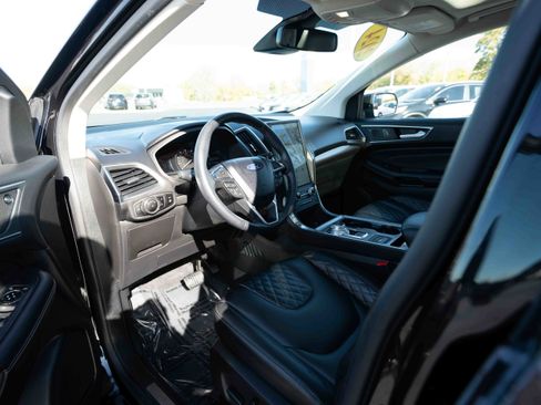 Used 2024 Ford Edge Titanium image 8
