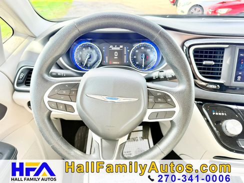 Used 2021 Chrysler Voyager Lxi FWD image 14