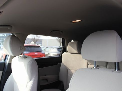 Used 2018 Kia Sorento LX image 19