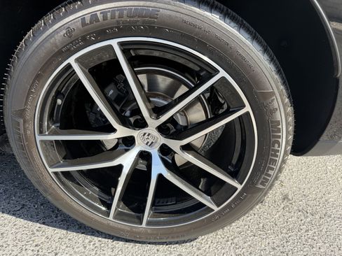 Certified 2024 Porsche Macan AWD/4WD image 9