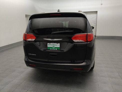 Used 2020 Chrysler Voyager Lxi FWD image 7