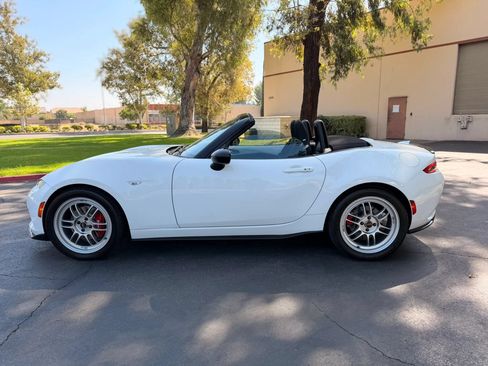 Used 2017 MAZDA MX-5 Miata Club w/ Brembo/BBS Package RWD image 12