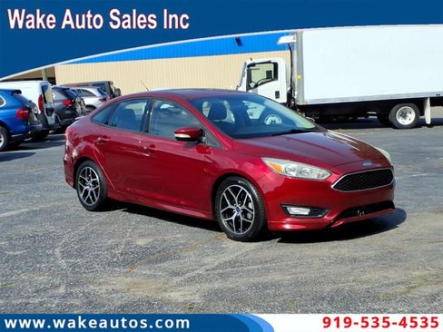 Used 2015 Ford Focus SE w/ SE Ecoboost Package FWD image 1