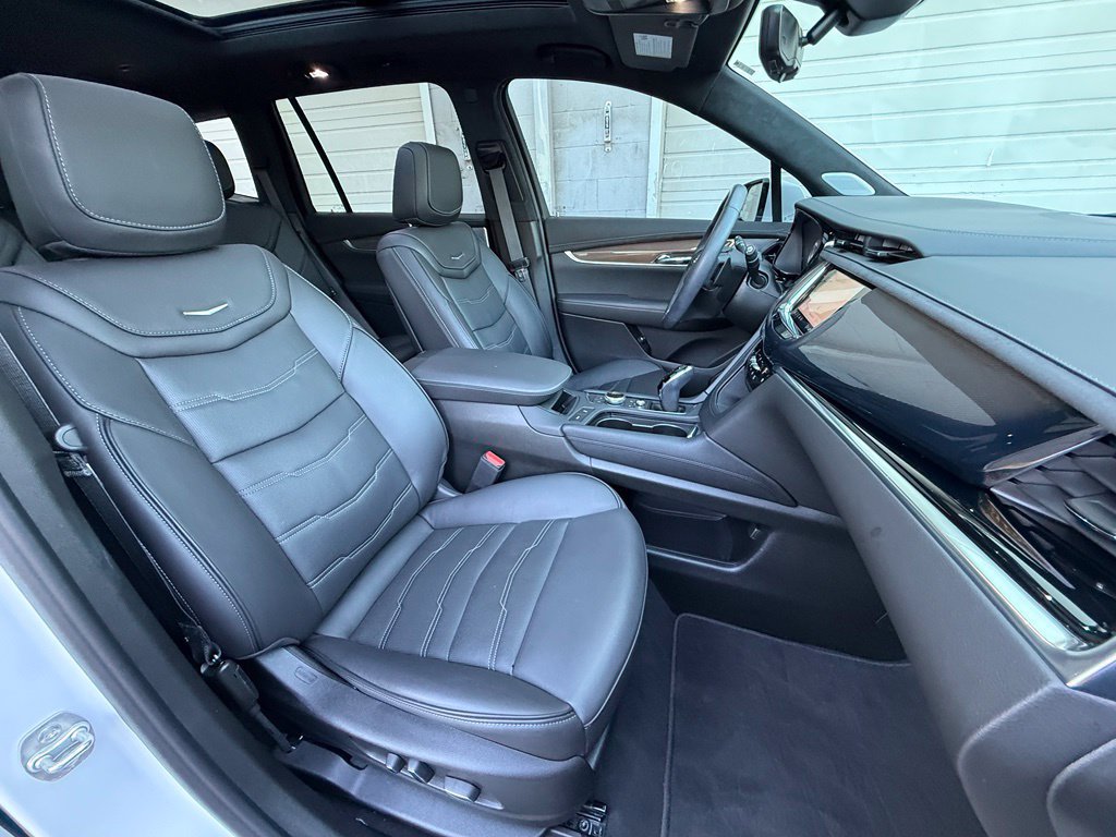 Used 2024 Cadillac XT6 Premium Luxury w/ Platinum Package AWD/4WD image 46