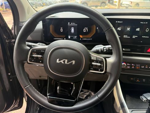 Used 2026 Kia Carnival FWD image 27