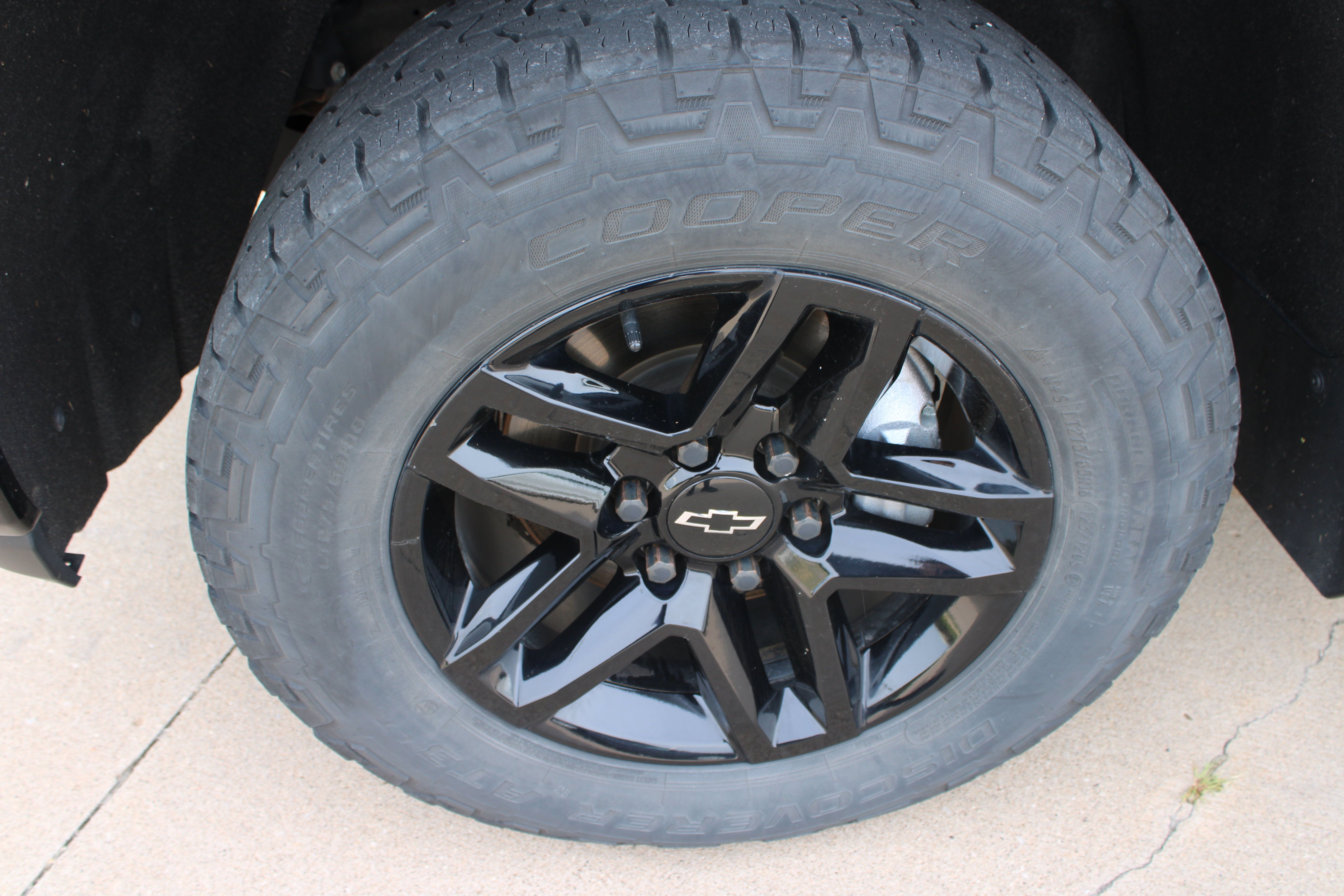 Used 2020 Chevrolet Silverado 1500 LT Trail Boss w/ Midnight Edition AWD/4WD image 4