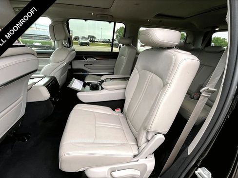 Used 2022 Jeep Grand Wagoneer Series I AWD/4WD image 26