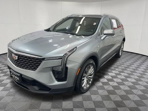 Used 2025 Cadillac XT4 Premium Luxury AWD/4WD image 3