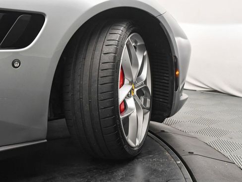 Used 2018 Ferrari GTC4Lusso T image 38