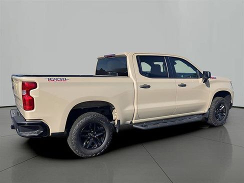 Used 2022 Chevrolet Silverado 1500 Custom Trail Boss AWD/4WD image 6