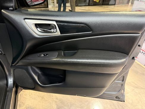 Used 2019 Nissan Pathfinder SV image 52