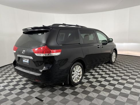 Used 2013 Toyota Sienna Limited w/ Premium Pkg AWD/4WD image 24