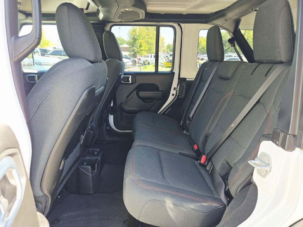 Used 2026 Jeep Wrangler Unlimited Rubicon AWD/4WD image 12