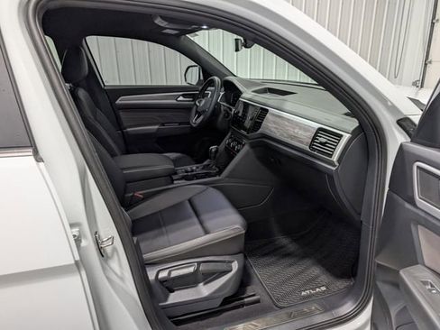 Used 2023 Volkswagen Atlas Cross Sport SE w/ Black Wheel Package AWD/4WD image 27