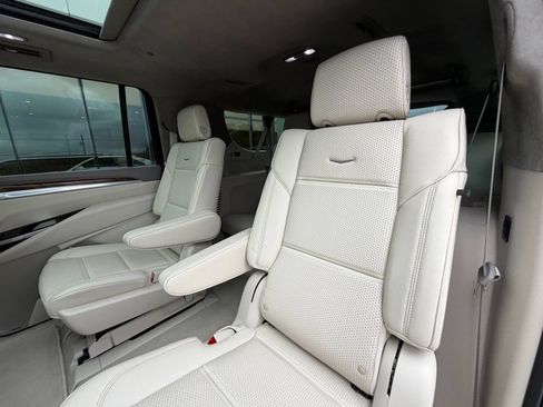 Used 2025 Cadillac Escalade ESV Sport Platinum w/ LPO, ONYX Package AWD/4WD image 15
