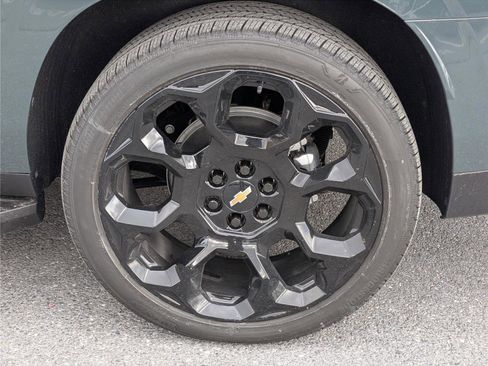 New 2026 Chevrolet Suburban RST image 6