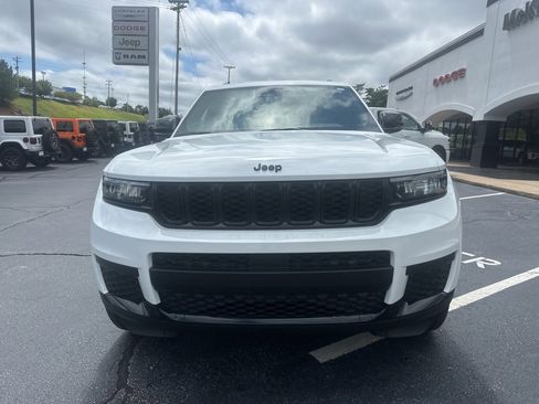 New 2025 Jeep Grand Cherokee L Laredo image 4