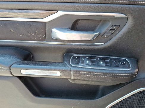 Used 2019 RAM 1500 Laramie AWD/4WD image 10