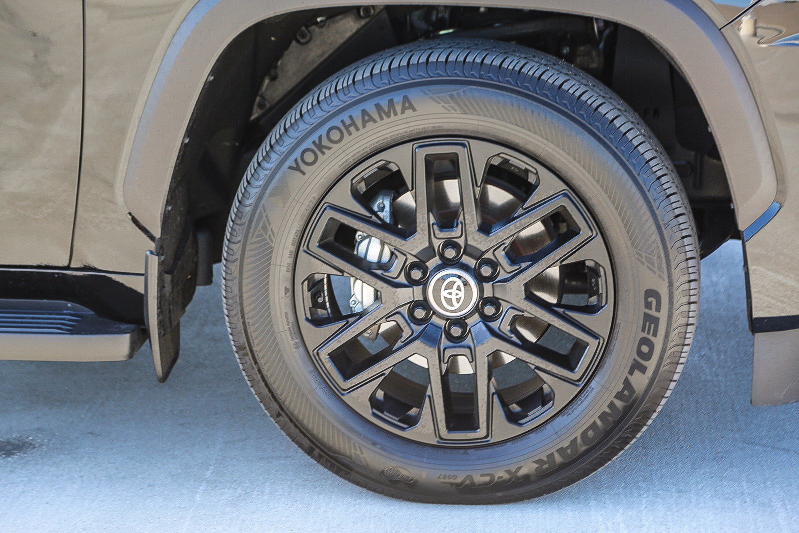 Used 2025 Toyota Sequoia Limited w/ Tow Technology Package AWD/4WD image 10