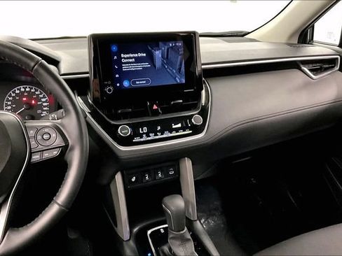 Used 2024 Toyota Corolla Cross LE FWD image 7
