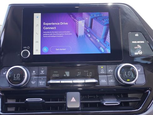 Used 2023 Toyota Highlander XLE FWD image 18