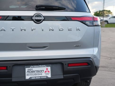 Used 2024 Nissan Pathfinder S AWD/4WD image 10