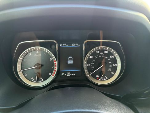 Used 2019 Nissan Titan S image 25