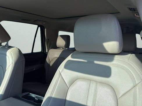 Used 2022 Ford Expedition Max Limited AWD/4WD image 7