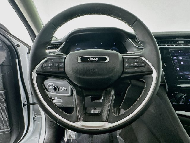 Used 2023 Jeep Grand Cherokee Laredo X AWD/4WD image 13