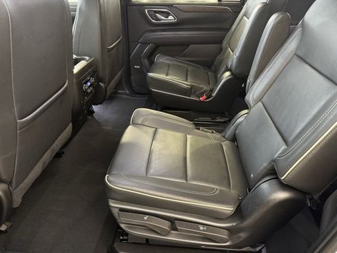 Used 2023 Chevrolet Suburban Premier image 6