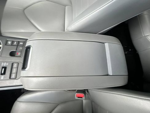 Used 2023 Toyota Highlander XLE AWD/4WD image 21