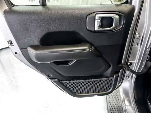 Used 2019 Jeep Wrangler Unlimited Sahara AWD/4WD image 27
