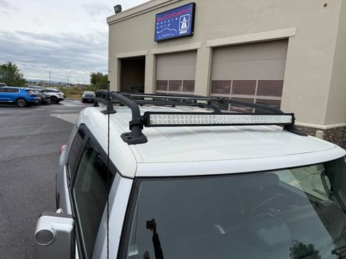 Used 2007 Toyota FJ Cruiser 4WD image 11