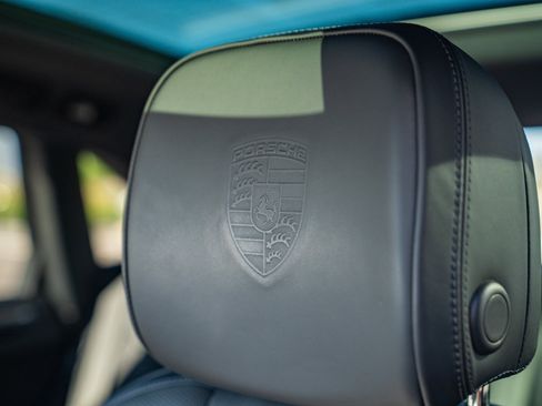 Used 2022 Porsche Macan AWD/4WD image 13