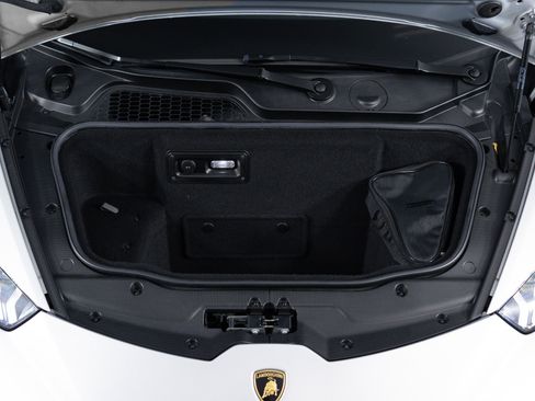 Used 2018 Lamborghini Huracan Performante AWD/4WD image 72