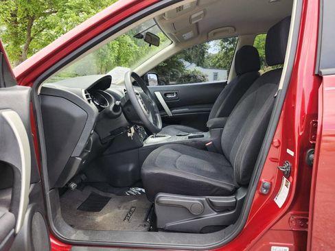 Used 2015 Nissan Rogue S w/ Convenience Package AWD/4WD image 4