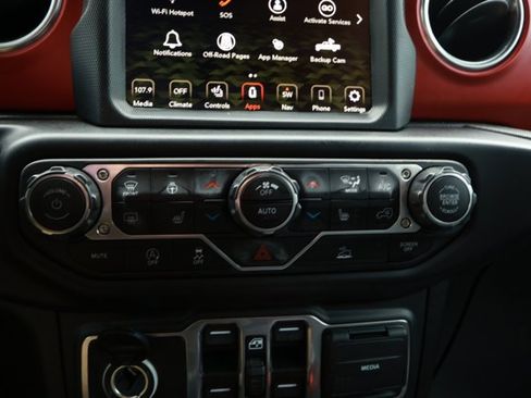 Used 2023 Jeep Gladiator Rubicon w/ Cold Weather Group image 18